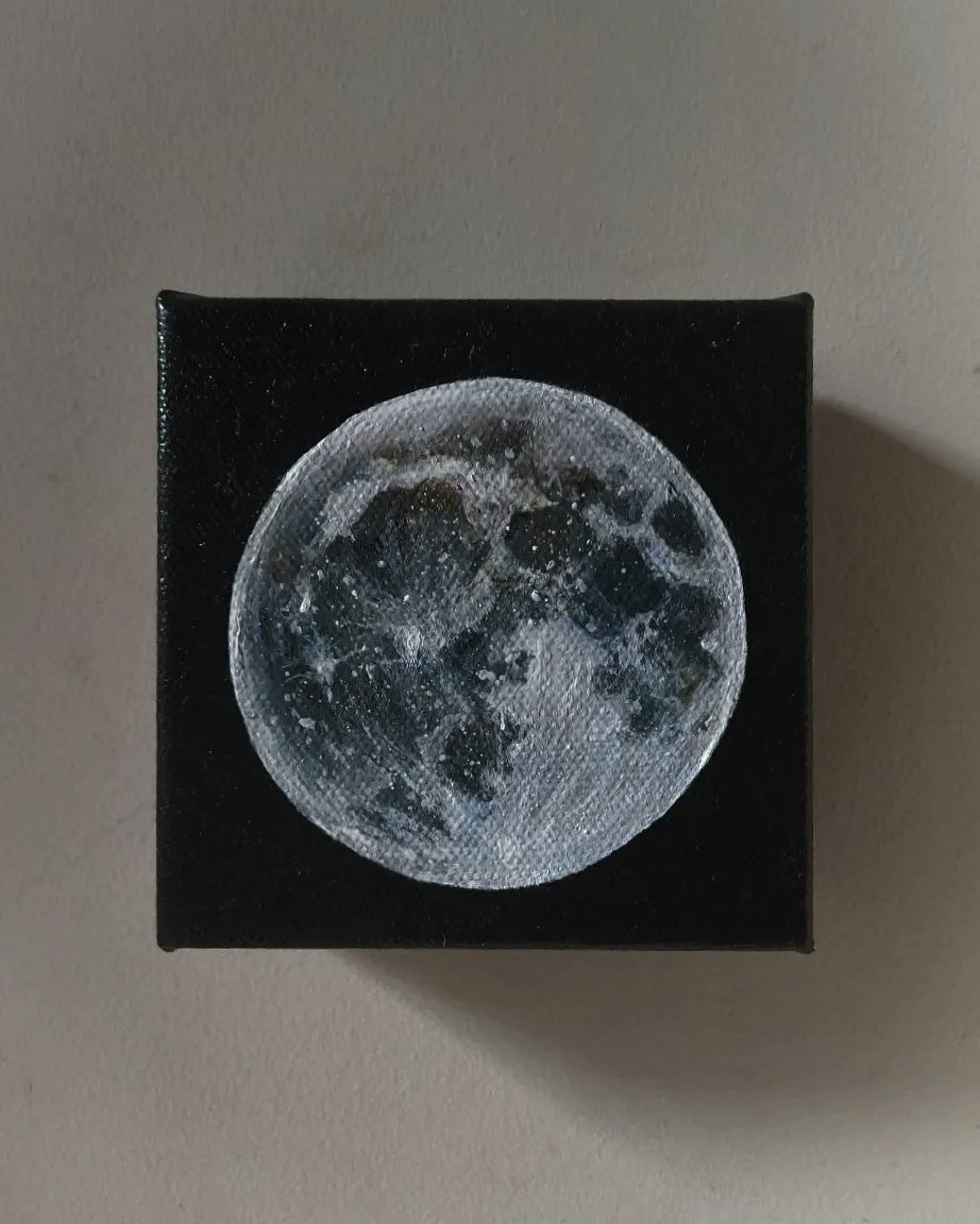 zifnaaa's tweet photo. tiny full moon painting 🌕

size: 10x10 cm
price: MVR399 https://t.co/i3n3oamrH3