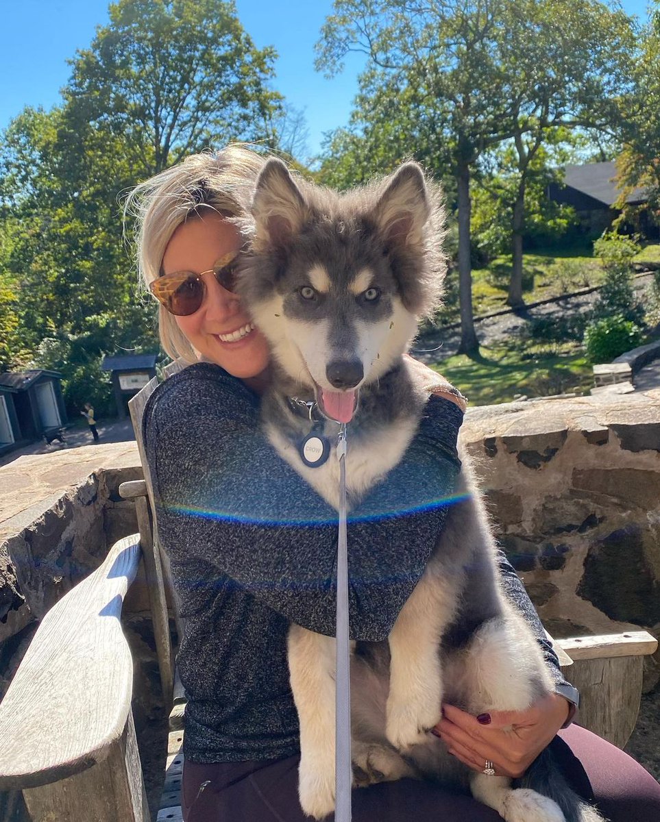 HeubleinTower's tweet photo. It's hard to tell who is happier in this photo! Thank you @crow_waya for sharing with us. Remember to share your trip up with #talcottmountain and #heubleintower https://t.co/LBoK12pZoS