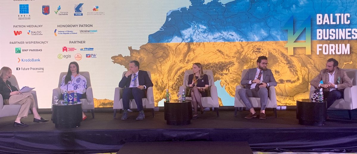 WaschukCanUA's tweet photo. Fascinating #migration panel at #BBForum: 90% of latest 🇺🇦 wartime wave want to return to #Ukraine. 🇵🇱 employers and municipalities want as many as possible to stay in #Poland to fill jobs and demographic gaps; offering incentives. All face uncertainty re course of war. https://t.co/6ROyIWSnmP