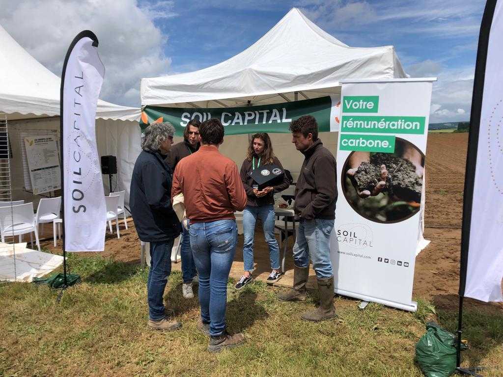 SoilCapital's tweet photo. Venez observez le #slaketest sur notre stand à #techetbio Grandes Cultures dans le Cher. On vous explique comment fonctionne notre programme #carbone en partageant une 🍺 bière belge dont l’orge est produite en #agriculture régénérative. 🌱 https://t.co/IR5ZjBdIZh