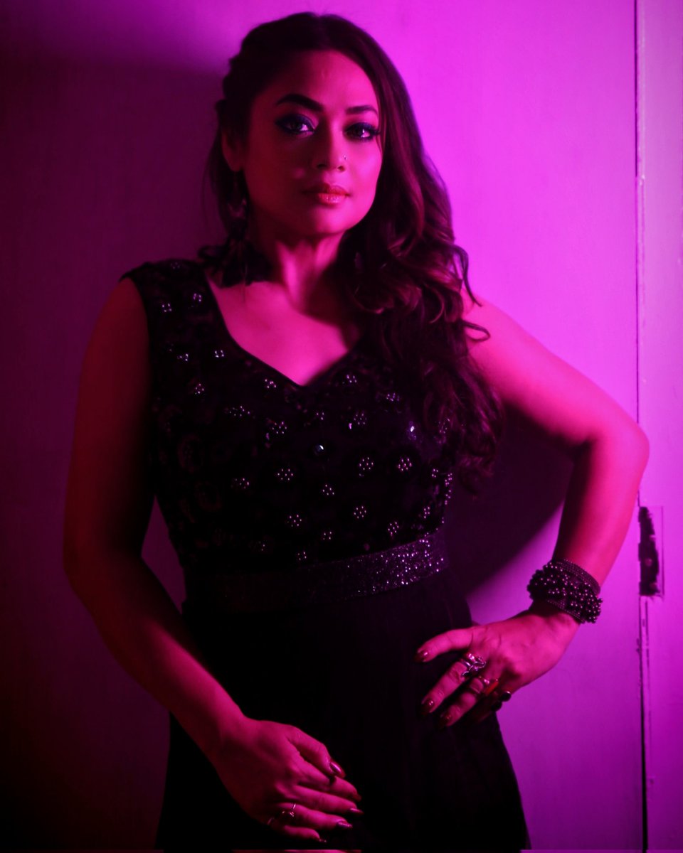 iamRupanjana's tweet photo. Gulabi shaam aur kuch yaadein...
#dusk #pink #pinkislove #pinkandgloss #mood #selflove
#Rupanjana_Mitra_Official https://t.co/DKny3XnXQ2