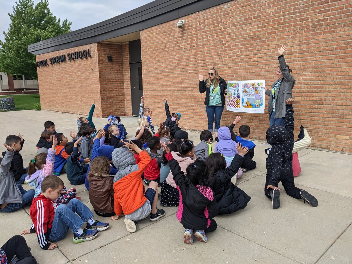 Step up day with <a href="/csfirsties/">Jessica McGill (Blake)</a> is so much fun with a read aloud! #stepupday <a href="/CCSD93/">CCSD93</a>