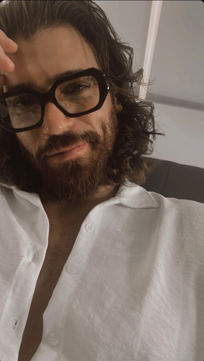 This man is so beautiful like he doesnt even have to try 😭 btwww, dimple and white shirt omgggg