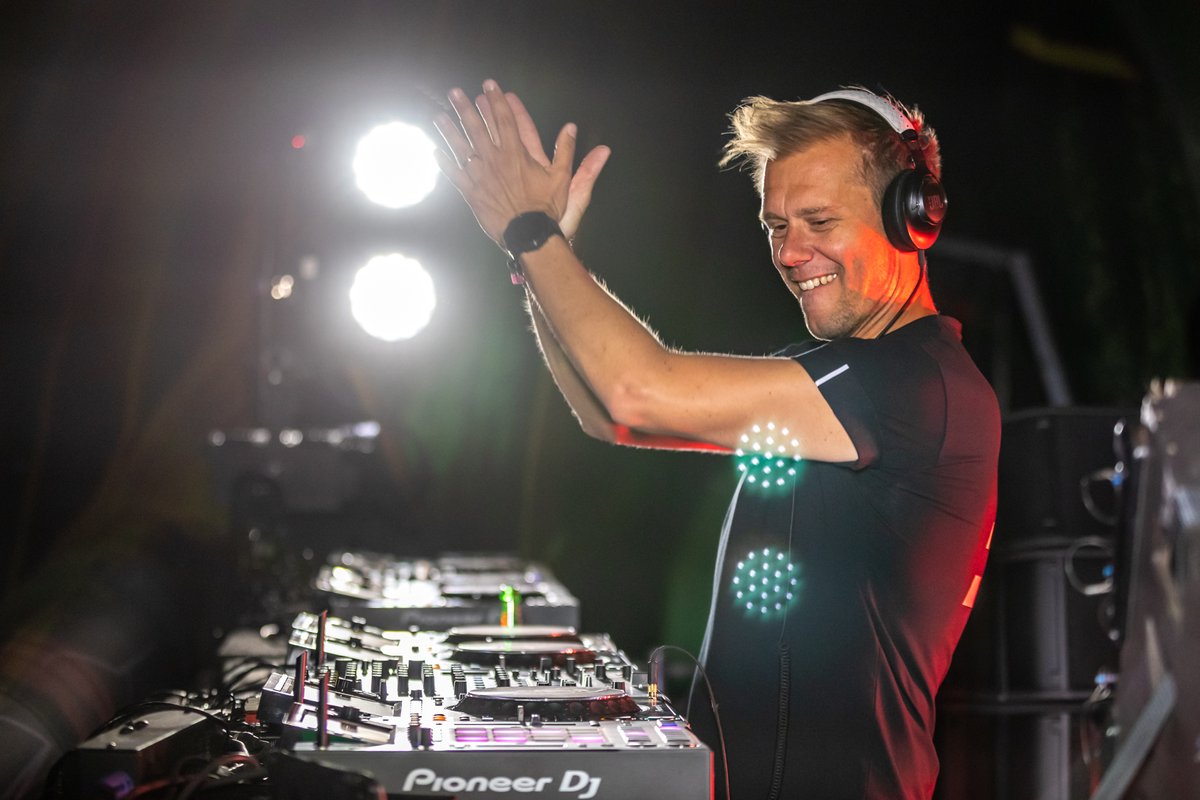 arminvanbuuren tweet picture