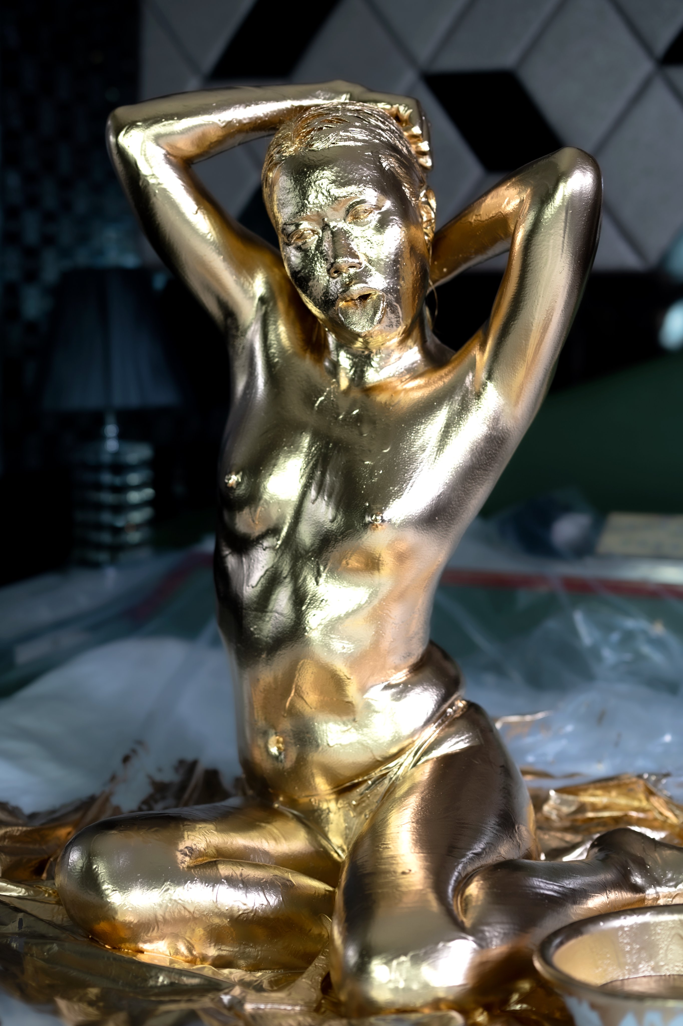 金粉　全裸  / X