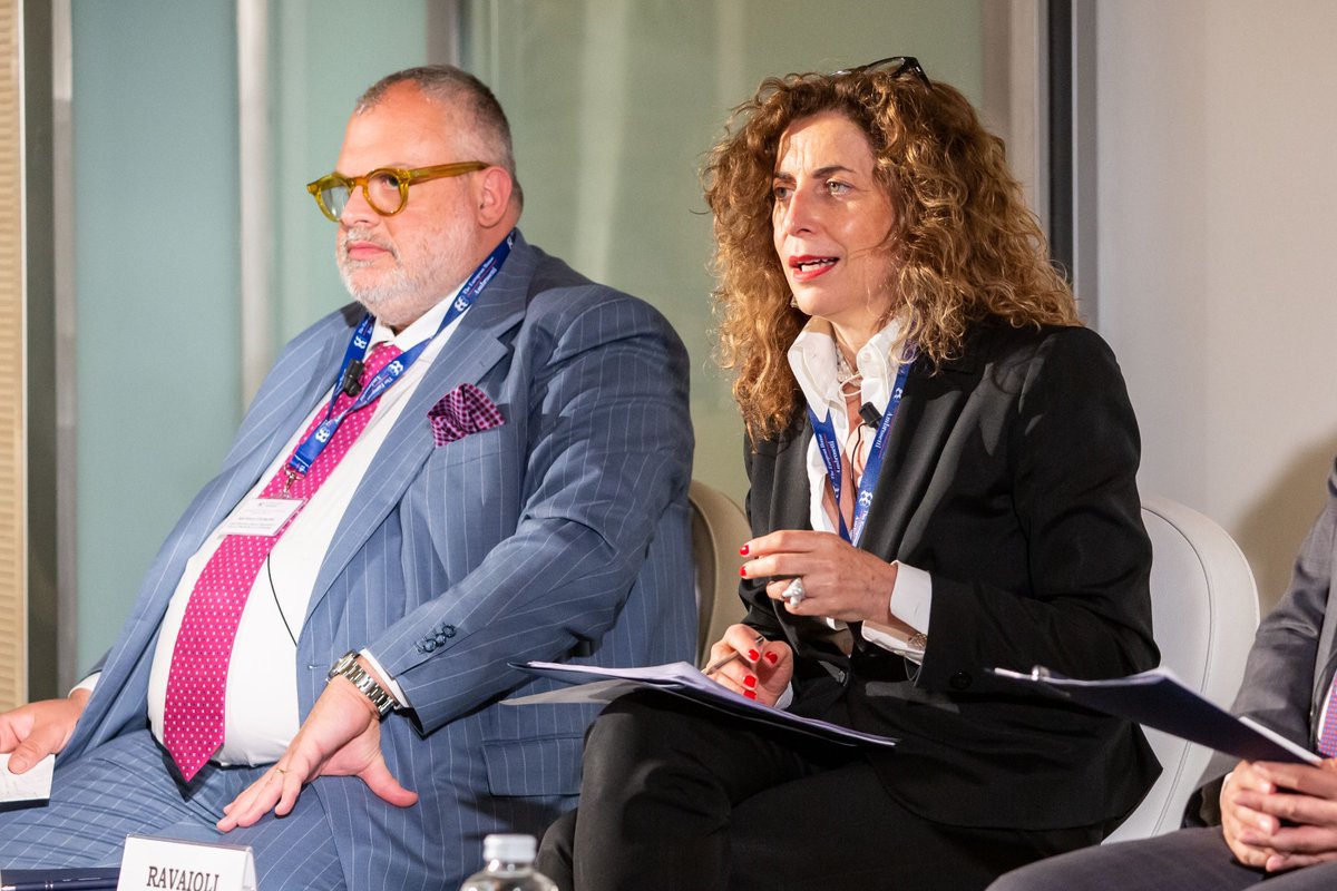 Ambrosetti_'s tweet image. #TFW2022 #TechForum2022PA 
Patrizia Ravaioli, Direttrice Generale @FormezPA &quot;non si possono lasciare spazi applicativi discrezionali nel programmare l&apos;algoritmo dell&apos;#AI nella #PubblicaAmministrazione ma il ruolo delle decisioni umane resta fondamentale&quot;