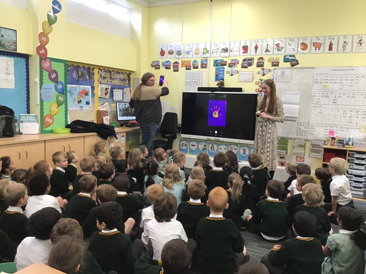 laceygreenpa's tweet image. Year 1 have been visited by an exciting scientist today. We learnt all about about infra-red cameras #LGPAScience