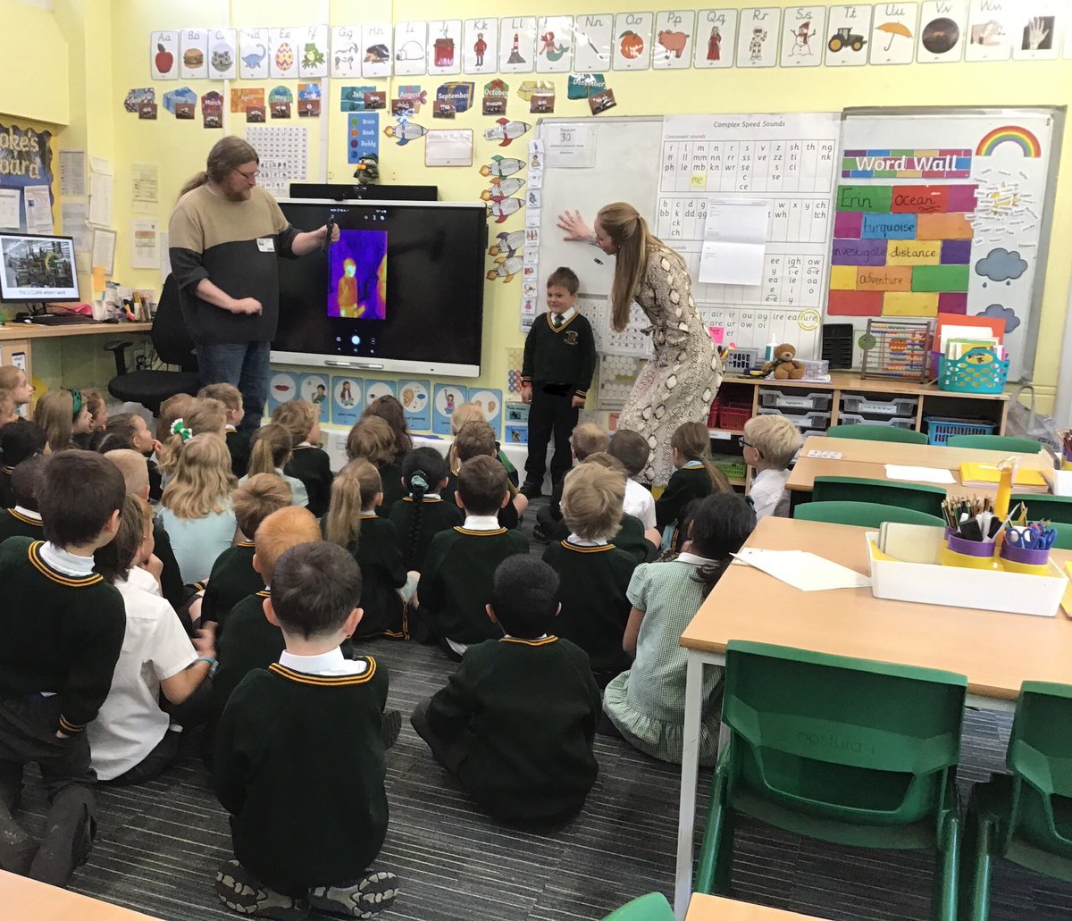 laceygreenpa's tweet image. Year 1 have been visited by an exciting scientist today. We learnt all about about infra-red cameras #LGPAScience