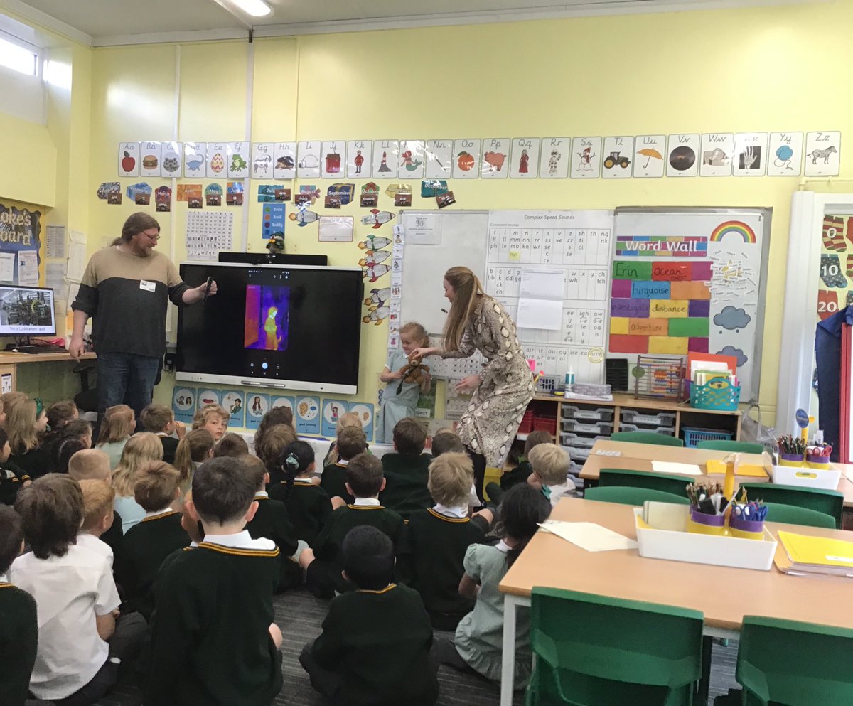laceygreenpa's tweet image. Year 1 have been visited by an exciting scientist today. We learnt all about about infra-red cameras #LGPAScience