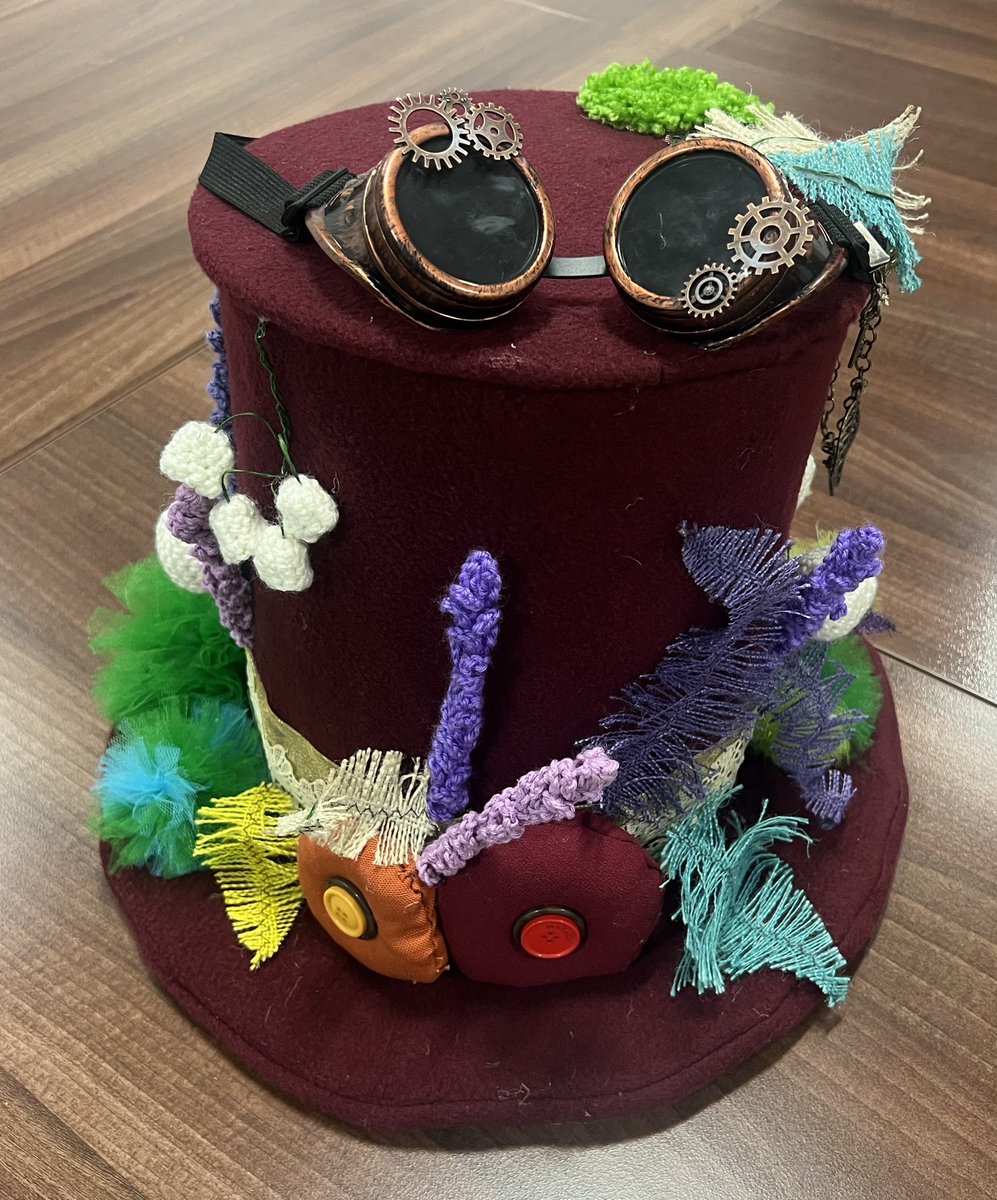 HeadteacherDcc's tweet photo. #DentonLovesAHat - No longer a work in progress, the amazing finished ‘Steampunk’ inspired portfolio piece by GCSE Textiles student Amy (11 Lowry). #DCC #DentonHeritage #DCCTalent #DCCTextiles #DCCYear11 #BeDDC #GCSETextiles- https://t.co/Rd71QWF0Af