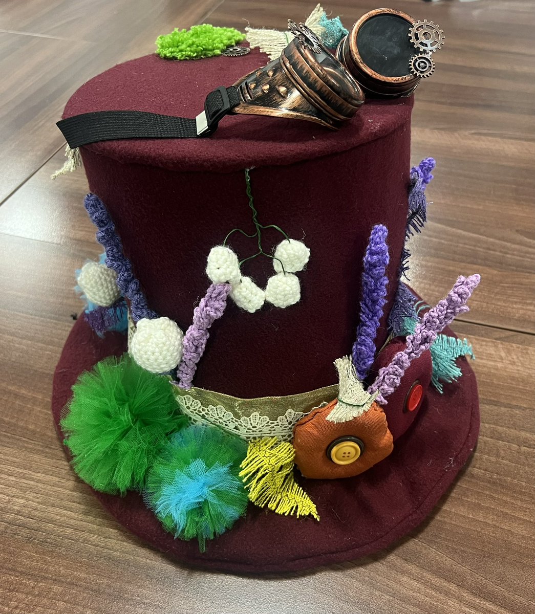 HeadteacherDcc's tweet photo. #DentonLovesAHat - No longer a work in progress, the amazing finished ‘Steampunk’ inspired portfolio piece by GCSE Textiles student Amy (11 Lowry). #DCC #DentonHeritage #DCCTalent #DCCTextiles #DCCYear11 #BeDDC #GCSETextiles- https://t.co/Rd71QWF0Af
