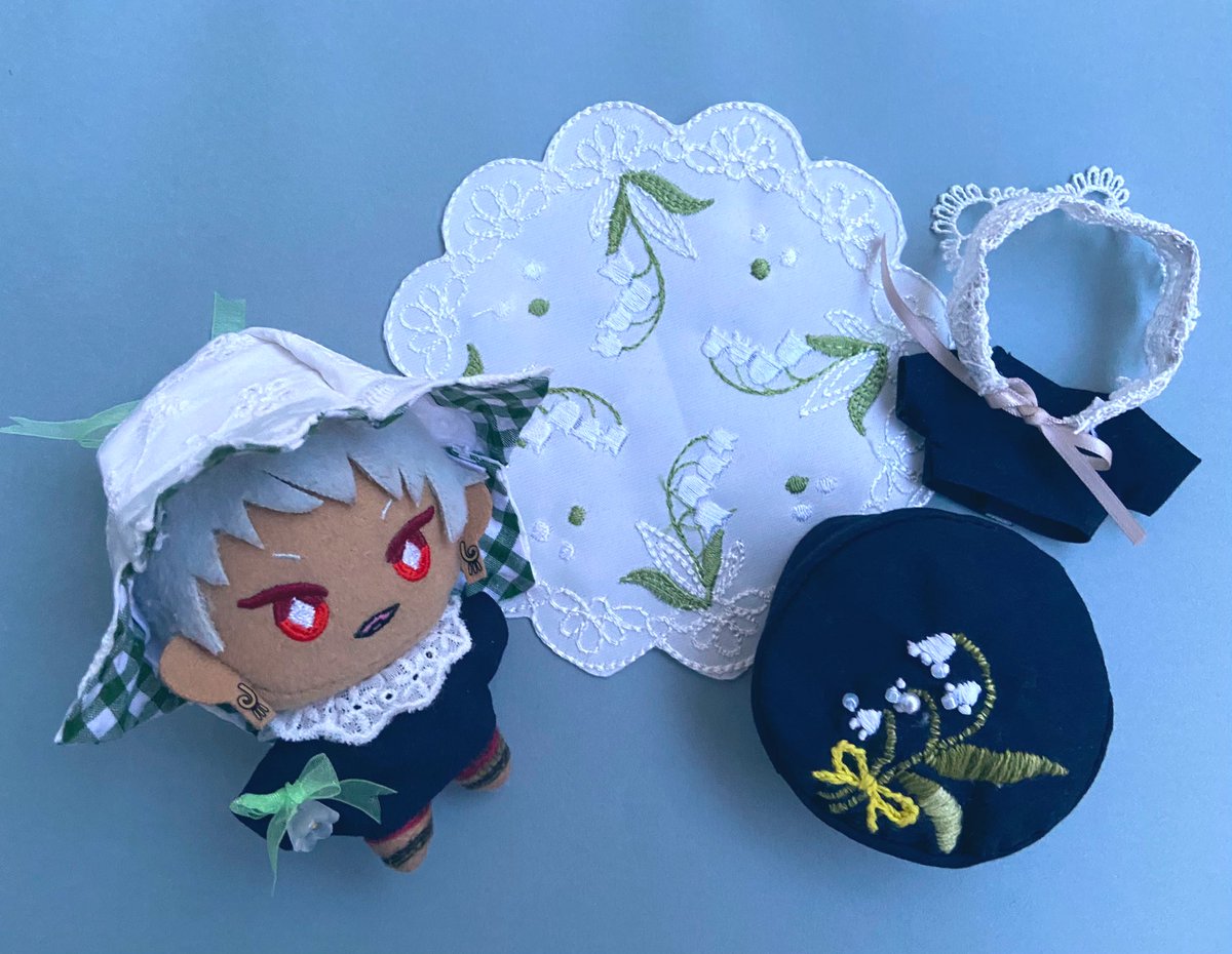 meron0100's tweet photo. ℕ𝔼𝕎

*⑅すずらんのベレー帽𓍯

*⑅すずらんハット

*⑅Tシャツ(つけ襟タイプ&amp;すずらん手持ちタイプ)

#twstぬい撮り部
#ツイステ手芸部 https://t.co/punFAoJnHR