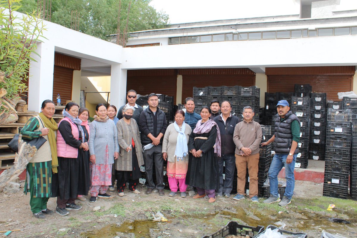 DoIC_UTLadakh's tweet photo. Department of Industries and Commerce ,Ladakh (UT) in association with the CSIR-IHBT, Palampur, HP distributed Lilium bulbs and Gladiolus corms in Leh &amp; Kargil district, UT Ladakh on 20th and 21st May, 2022 under CSIR-Floriculture Mission.
@CSIR_IHBT https://t.co/k0LaTZBzPs