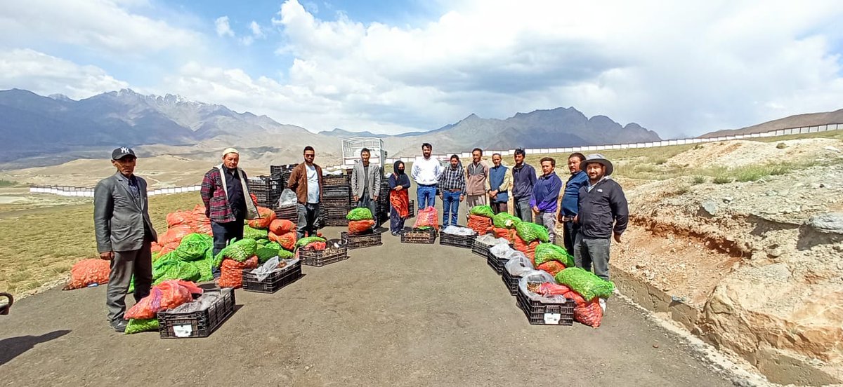 Department of Industries and Commerce ,Ladakh (UT) in association with the CSIR-IHBT, Palampur, HP distributed Lilium bulbs and Gladiolus corms in Leh &amp; Kargil district, UT Ladakh on 20th and 21st May, 2022 under CSIR-Floriculture Mission.
<a href="/CSIR_IHBT/">CSIR-Institute of Himalayan Bioresource Technology</a>