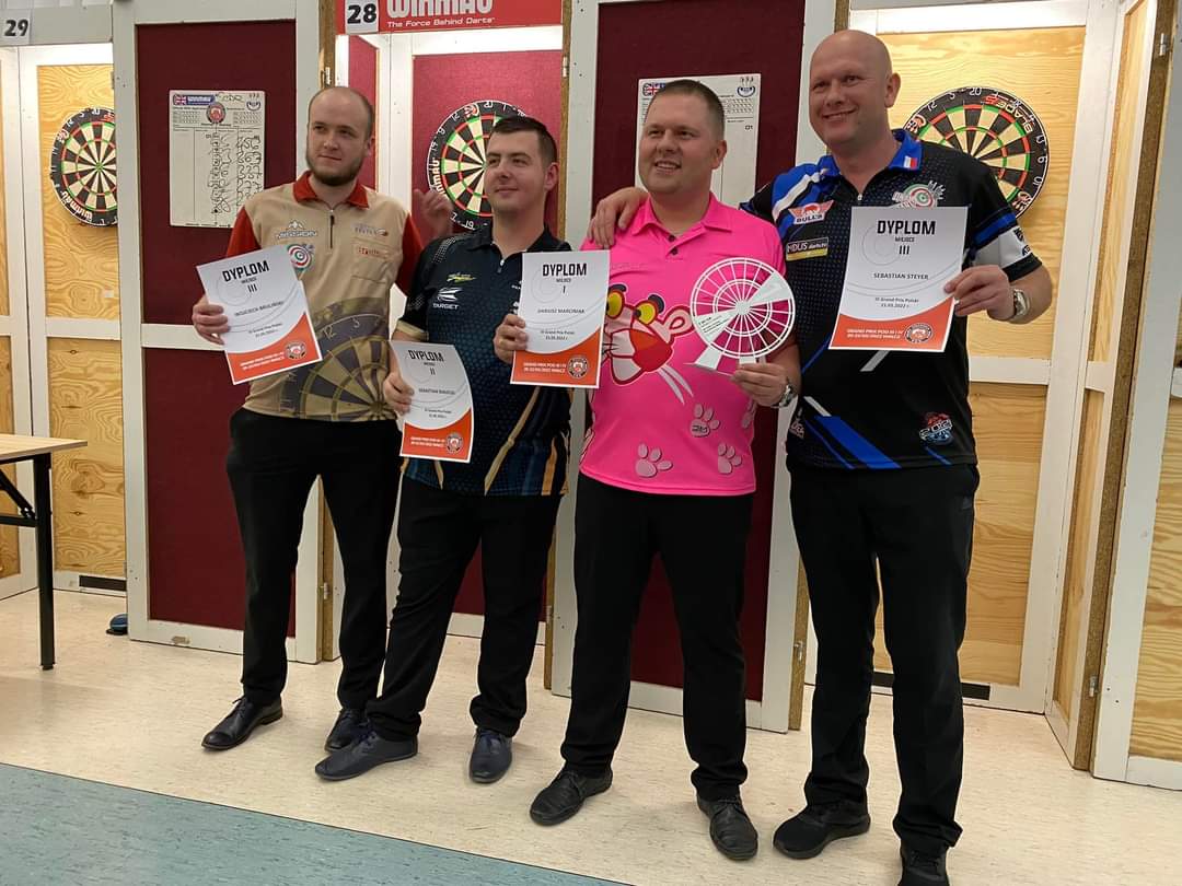 Brulion92's tweet photo. Semifinal &amp; 1/16 in two Polish Darts Organization Grand Prix tournaments. Important points added to the national ranking. #TeamMission #ForTheWin 
@MissionDarts 
#onlydarts.pl
#RedLipsDesign
#DMLarryDesign https://t.co/lQg2mfX0U8