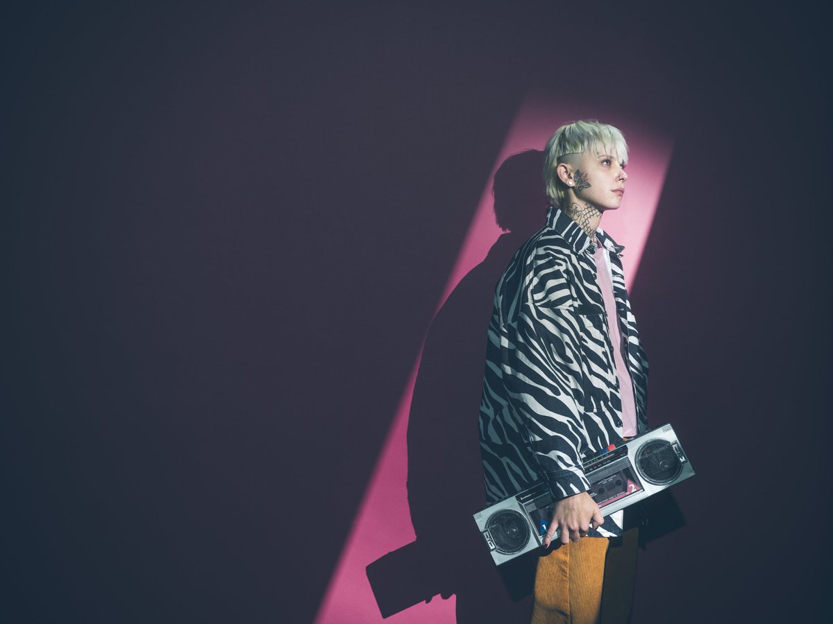 bitches wat mekaar verlei
bitches wat oor vat plek stry

lyrics uit track 4 op my EP #sexinafrikaans 
- altyd op my vibe

luister my EP hier: ffm.to/sexinafrikaans… 💜

📸 Andre Badenhorst

#angieoeh