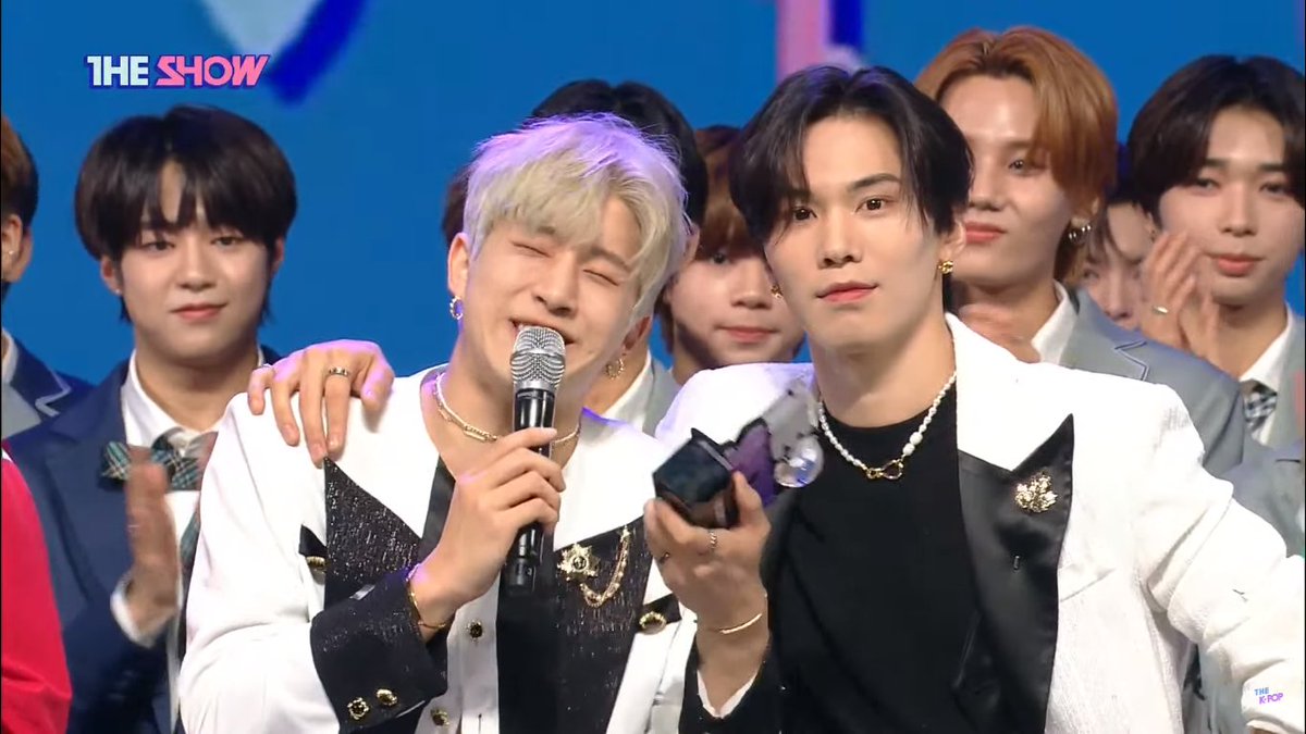 AstroUnitEsp's tweet photo. [#Drive_to_the_Starry_Road]

"MJ Hyung tenemos un premio!!!"
#CandySugarPop1stWIN 

[#ASTRO| #아스트로| @offclASTRO] https://t.co/C2Q0AtWFuR