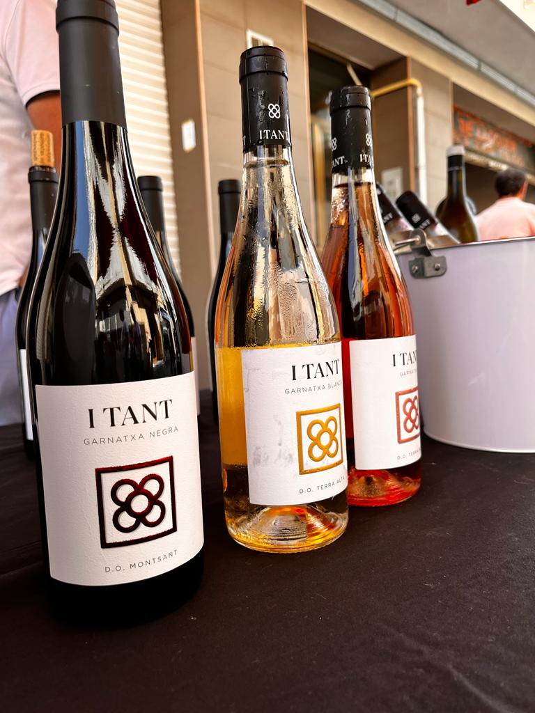 aribau1964's tweet photo. La Mostra de Vins i Caves del barri de Sant Josep de l'Hospitalet de Llobregat va ser tot un èxit!
Els assistents van poder tastar i descobrir més sobre els vins #Itant, vins autèntics i honestos, alhora que fàcils d'entendre i de beure. https://t.co/qgPNQsHJH3