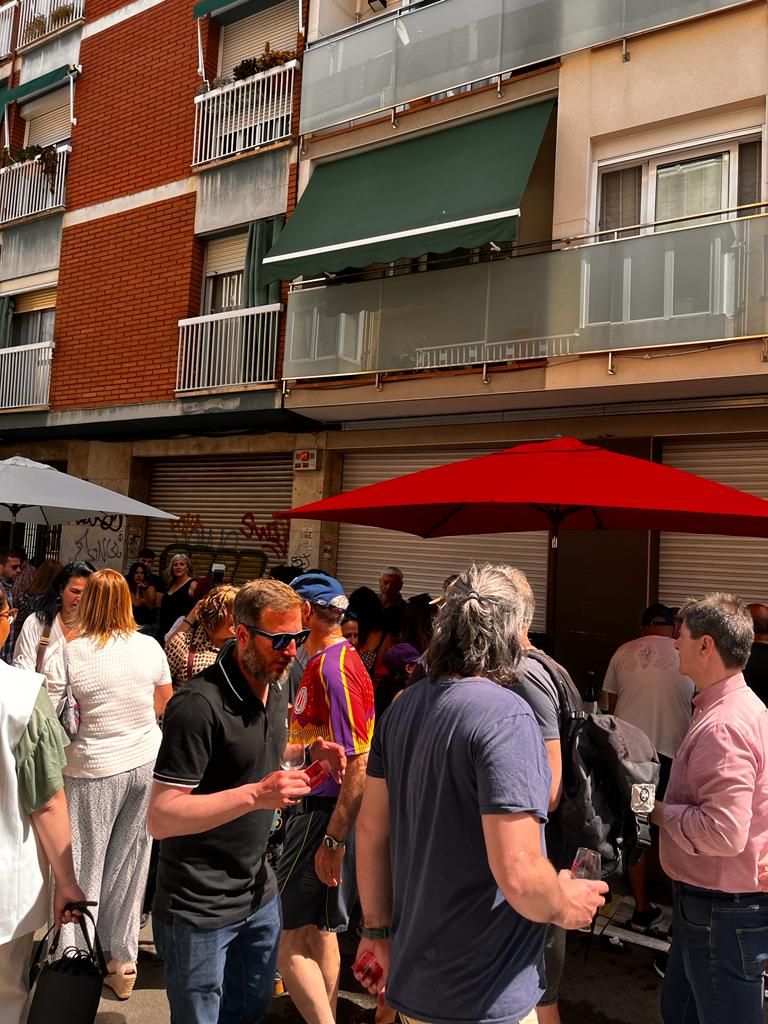 aribau1964's tweet photo. La Mostra de Vins i Caves del barri de Sant Josep de l'Hospitalet de Llobregat va ser tot un èxit!
Els assistents van poder tastar i descobrir més sobre els vins #Itant, vins autèntics i honestos, alhora que fàcils d'entendre i de beure. https://t.co/qgPNQsHJH3