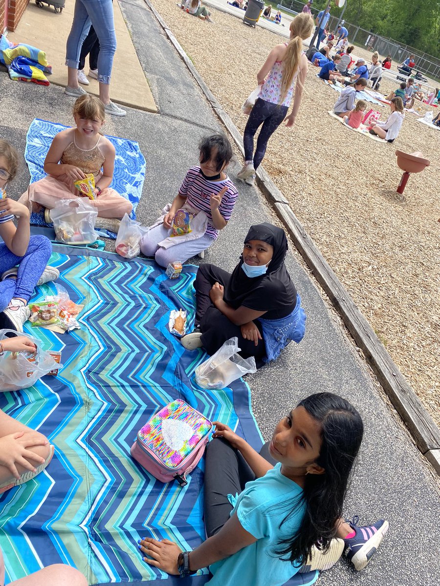 I had such a fun time picnicking with these kiddos. @PondElem @PondElemAP