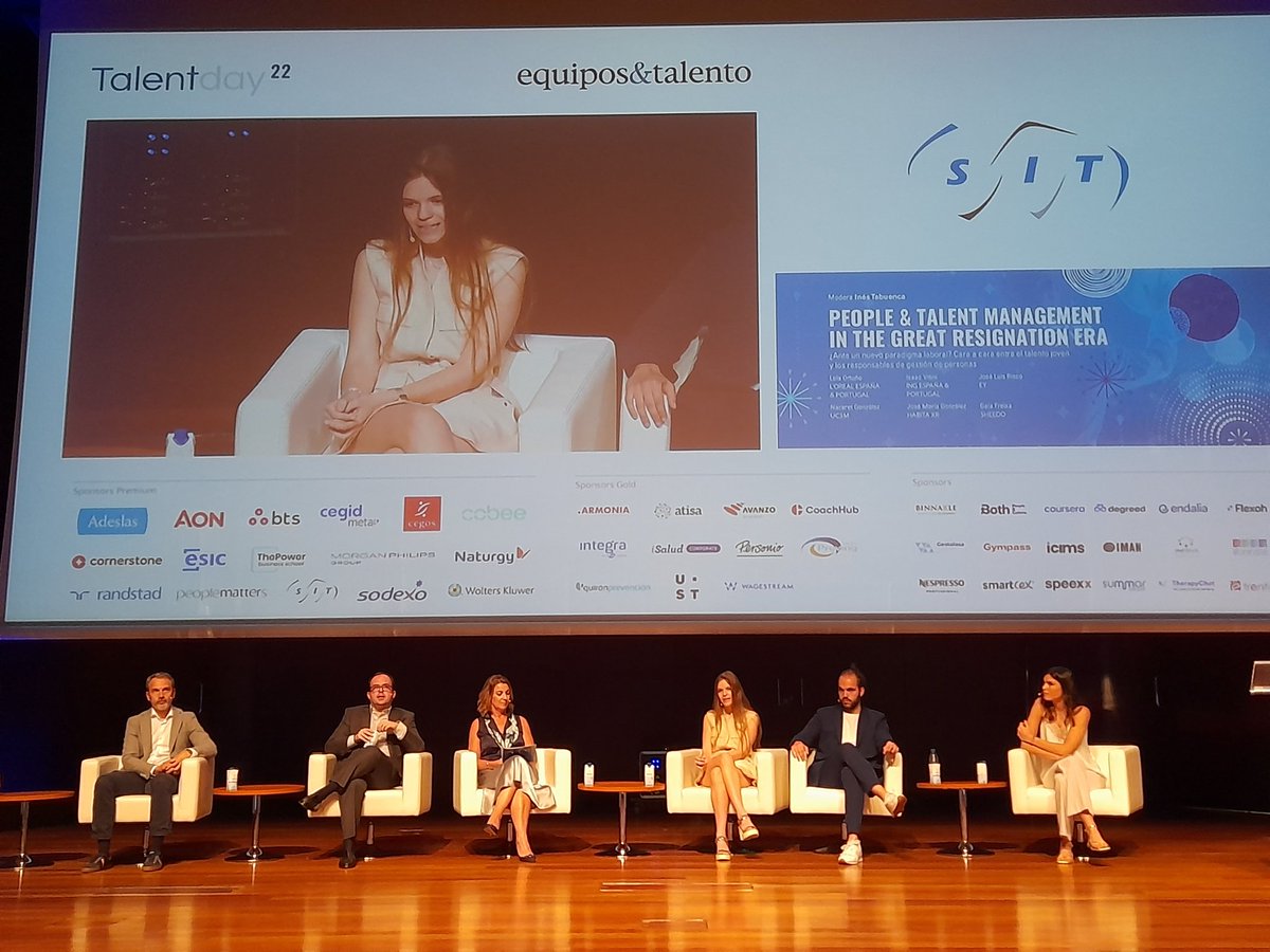 Silviacristobal's tweet photo. Talento joven cara a cara frente a responsables de gestión de personas.Cultura y valores, aportar, participar, flexibilidad, conciliación, sentirte parte del equipo, un reto/proyecto que les permita crecer.Claves para atraer y fidelizar talento joven. #TalentDay Equipos y Talento https://t.co/SbpFDhLJwV