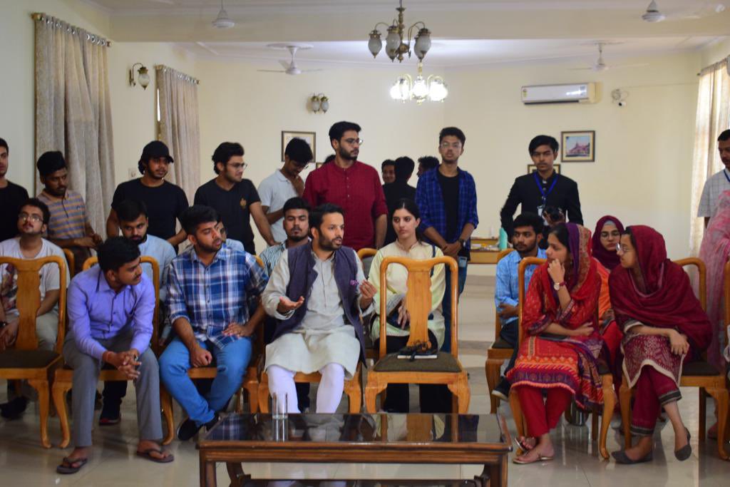 Mahmudabad's tweet photo. As always, a great pleasure to speak at #Aligarh!

Although the event was cancelled, I was proud to see the enthusiasm of the organising committee of the @udlc_amu and grateful for the opportunity to share my thoughts and learn from their questions!

More power to each one you! https://t.co/ynt2fZiSoU