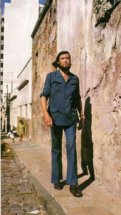 literlandweb1's tweet photo. "Nada está perdido si se tiene el valor de proclamar que todo está perdido y hay que empezar de nuevo". 
Julio Cortázar https://t.co/N3nhcxncXX