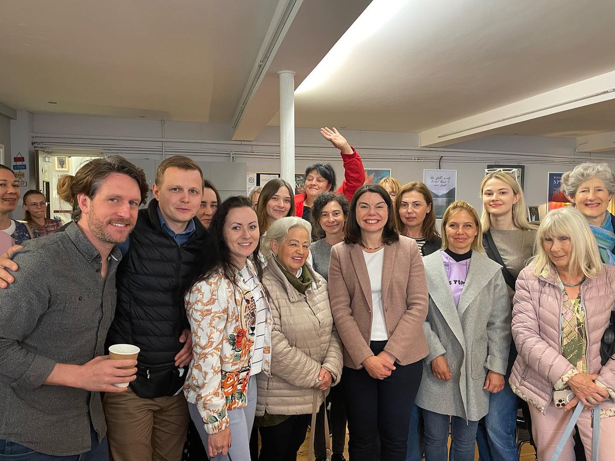 Vineyard Community Centre & Richmond Food Bank (@vineyardcentre) on Twitter photo We are working with local partners <a href="/RWinRichmond/">Refugees Welcome in Richmond</a>, Barnes Community Association & Prosperity Café to provide a hub for Ukrainian refugees to connect every Friday afternoon 🇺🇦 Last week local MP <a href="/sarahjolney1/">Sarah Olney</a> came to visit the hub and offered her support to local refugees🙏 We are working with local partners <a href="/RWinRichmond/">Refugees Welcome in Richmond</a>, Barnes Community Association & Prosperity Café to provide a hub for Ukrainian refugees to connect every Friday afternoon 🇺🇦 Last week local MP <a href="/sarahjolney1/">Sarah Olney</a> came to visit the hub and offered her support to local refugees🙏