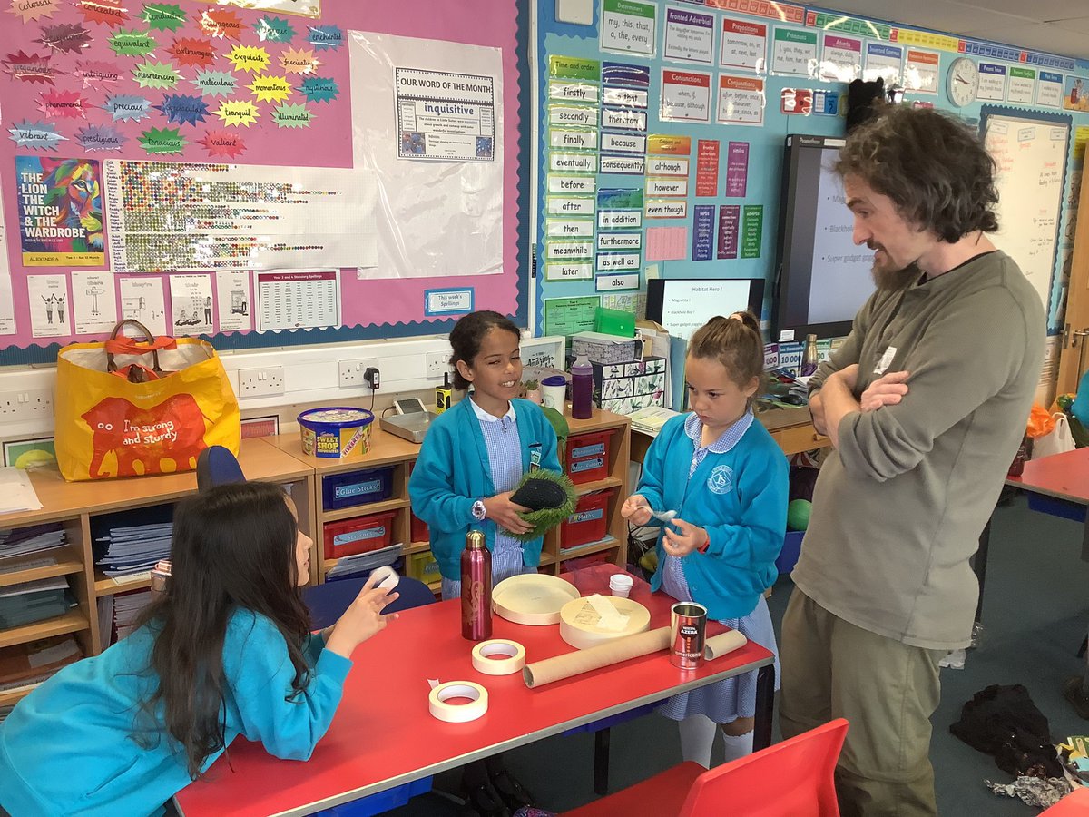 littlesub75's tweet photo. Year 4 are enjoying an environment art workshop this morning from Eco Grow.
They are looking at the human impact on environments, how to sort materials and are creating a habitat hero from recycled materials.
#artsweek #ourbeautifulplanet #ecogrow #environment https://t.co/nxHc4hs2kb