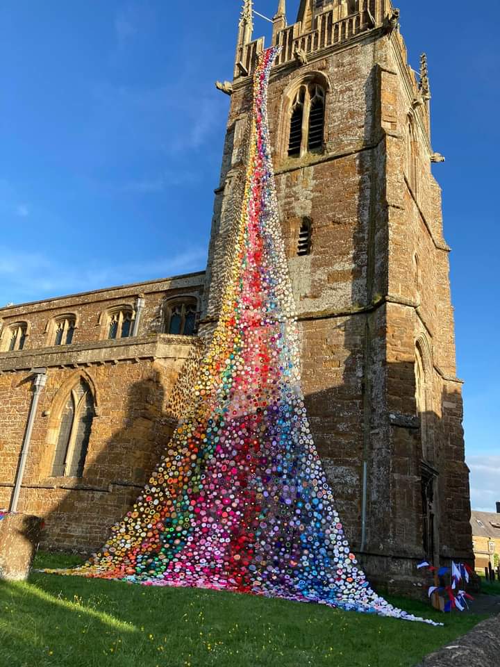 EnglishCottageC's tweet photo. Individually hand crocheted flowers cascade from the church in Middleton Cheney. https://t.co/VzUaPHAYju