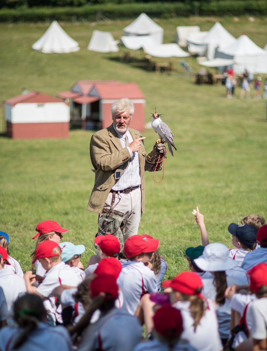ChalkeFestival's tweet photo. Isn't this what learning history should be like?

https://t.co/1OfkfEasBg

#SchoolsFestival #CVHF #amazinghistory #history #schools #bringhistoryalive #getoutoftheclassroom https://t.co/N9m1bmos2V