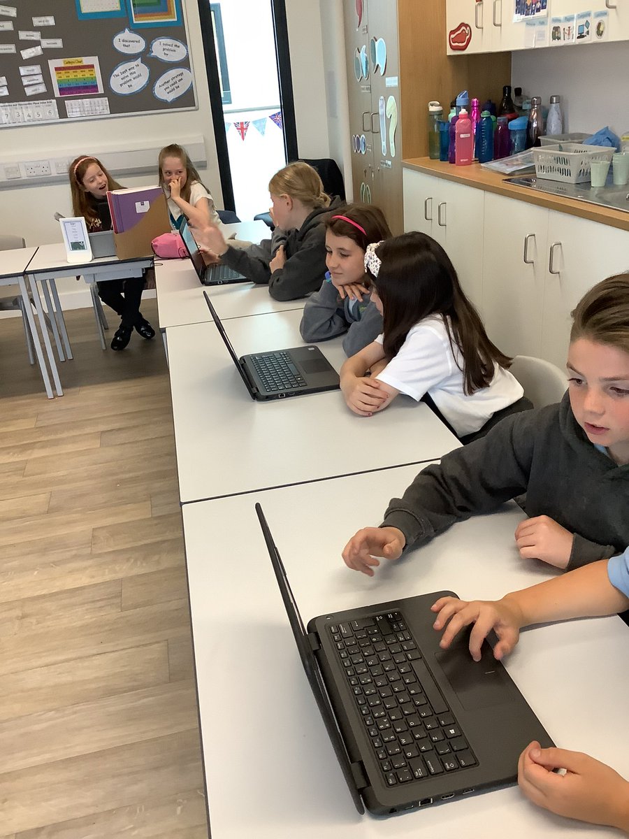SquirrelsHFS's tweet photo. We are so excited and enthusiastic to be working with Mr Hughes from   @gem_education using Microbits https://t.co/C2kCdOVOws