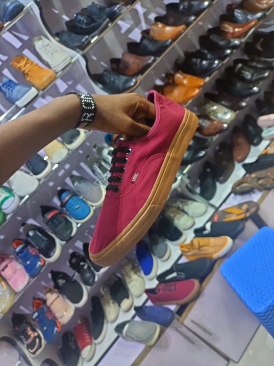 UApparell's tweet photo. Who doesn't like  a fresh pair  of  sneakers? Shop today at Urban Rush.
Available  at an offer offer of 1500/=
Call/app 0707390310 for orders/delivery
 #Safaricom#Sakaja https://t.co/7eizM00bsT