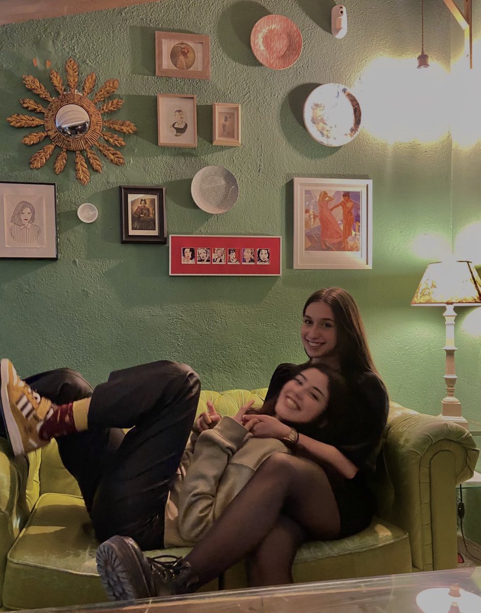 Cliaroruiz's tweet photo. Holaaaa la caro y yo buscamos dos habitaciones para el curso 22/23. Somos muy majas y nos gusta la vida en común. Buscamos gente limpia y respetuosa con los horarios de estudio.
Si estáis interesados habladme o un rt ayuda amigos 💗💗💗💗💗
@_ccaarolv https://t.co/hSMuADGsIS
