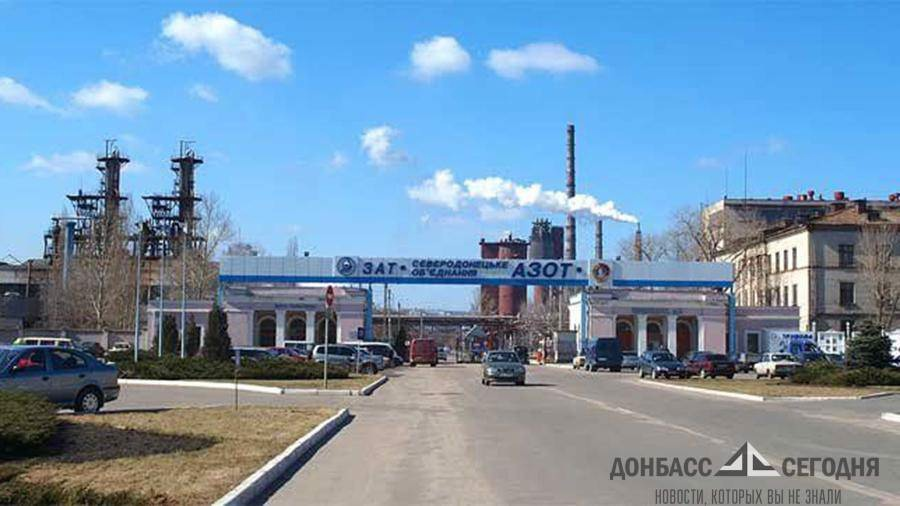 «ВСУ открыли сегодня около 11.00 утра прицельный огонь по предприятию «Азот» в Северодонецке из тяжелой артиллерии. Заметны попадания по цеху контрольно-измерительных приборов», — пишет ЛИЦ

По предварительной информации, в цеху несколько рабочих погибло, несколько ранено.