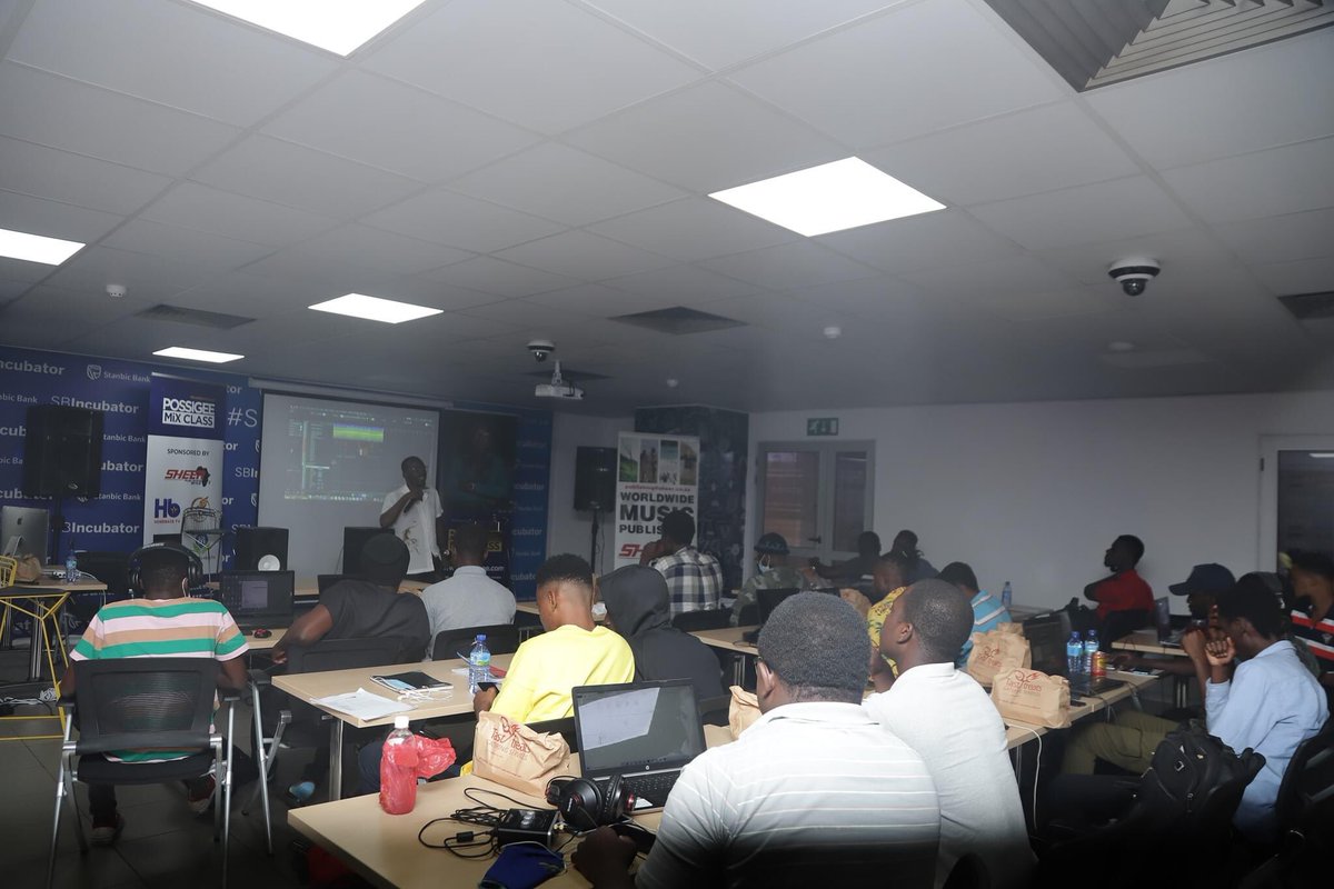 iamNanaKobby's tweet photo. One man who doesn’t fear competition. A selfless leader. His motive is just to impact his knowledge to the next generation. Ladies and gentlemen, get ready for a three days course - #PossigeeMixClass2 coming soon

@possigee @valentinomcdona https://t.co/rD1fNUF35f