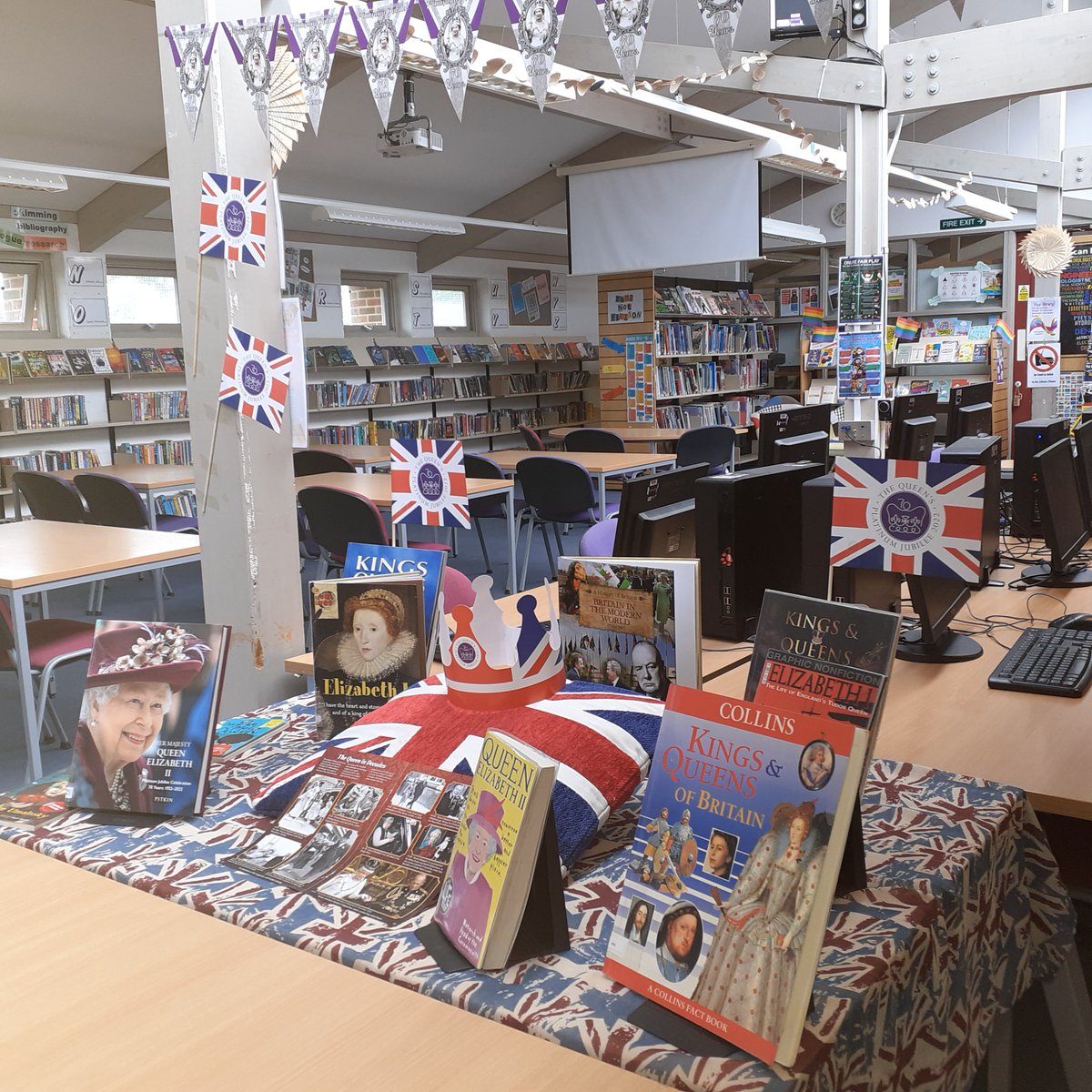 Platinum Jubilee ready 👑📖🇬🇧<a href="/TheRomseySchool/">The Romsey School</a> #JubileeCelebration #TheQueen