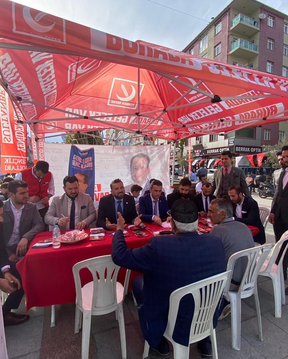 gencrefahist's tweet photo. İl Gençlik Kolları Başkanımız Sn. Yakup Polat'ın katılımıyla Sultanbeyli  ilçemizin stant çalışmasına katıldık. Yapılan çalışmalar ile bir çok vatandaşımızı partimize kazandırdık. 👍🏼 https://t.co/G0oUIz5oGi