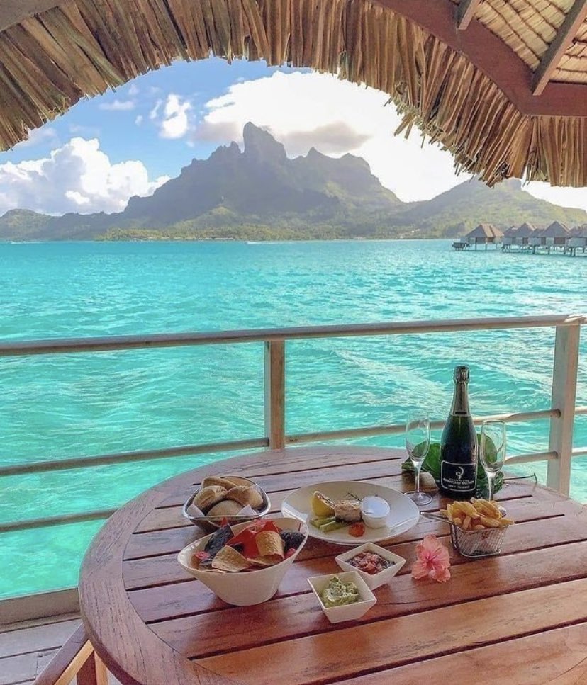 W0rld2026's tweet photo. Breakfast in Paradise https://t.co/S2uPL7SsXD