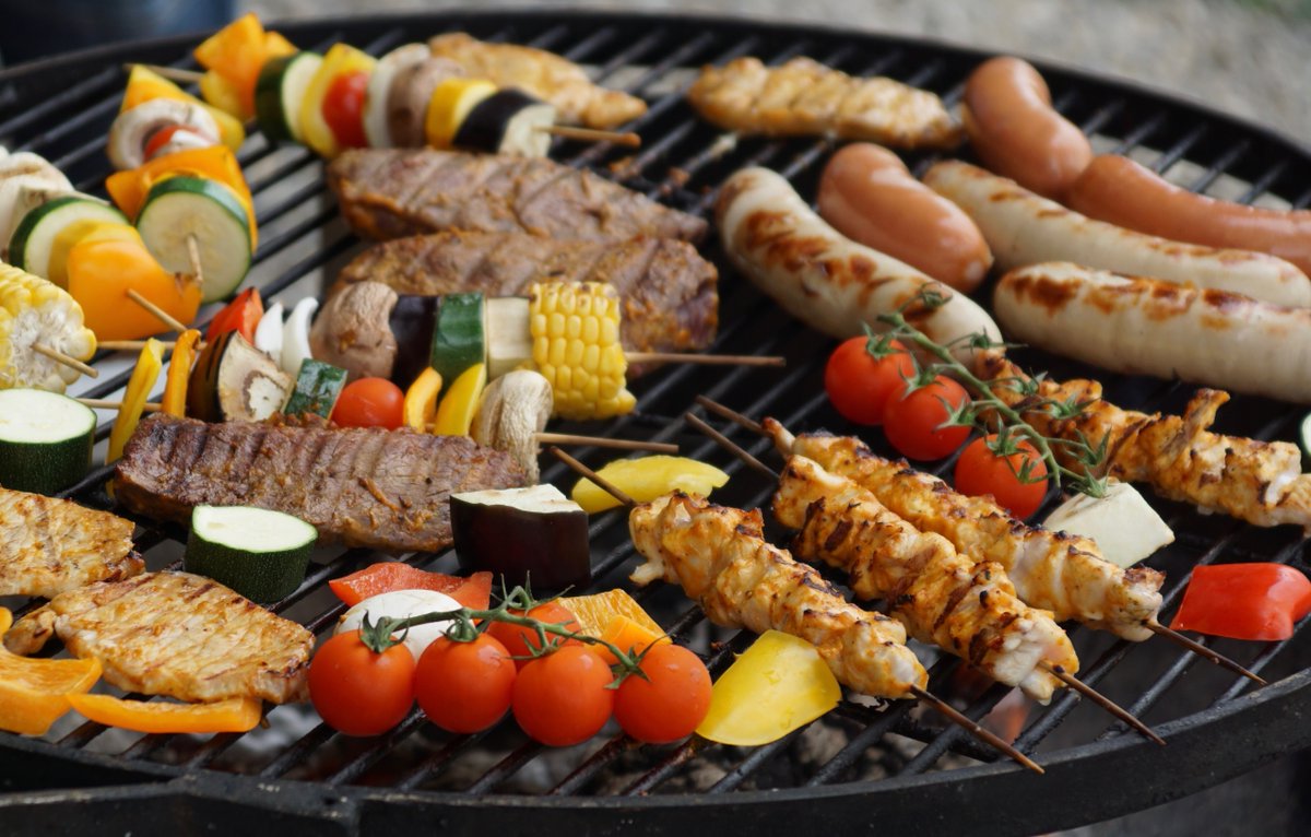 As #NationalBBQweek kicks off in the UK, we are hoping the weather stays fine so we can enjoy some of our favourites - the winners for us are halloumi kebabs, steak and prawns 

What do you prefer on your grill?

#TheSynergiWay #synergirecruitment #food #BBQweek