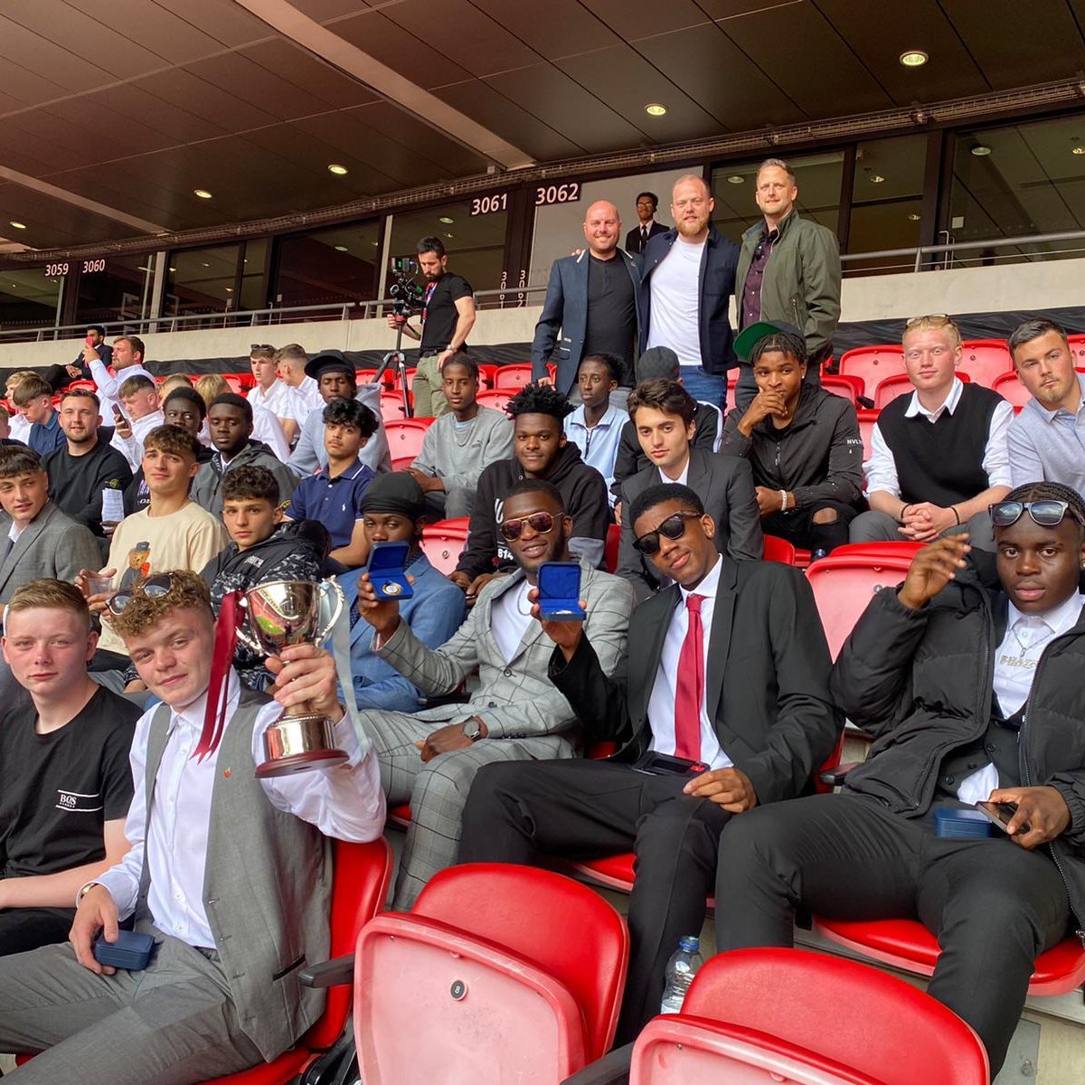 𝗖𝗲𝗹𝗲𝗯𝗿𝗮𝘁𝗶𝗻𝗴 𝗶𝗻 𝘀𝘁𝘆𝗹𝗲. 😎

A fantastic day celebrating the league success of our F&amp;E students from Central &amp; Aston manor at <a href="/wembleystadium/">Wembley Stadium</a> for the League One playoff final! 🏆

📧 To join in September 2022, contact: footballandeducation@avfc.co.uk