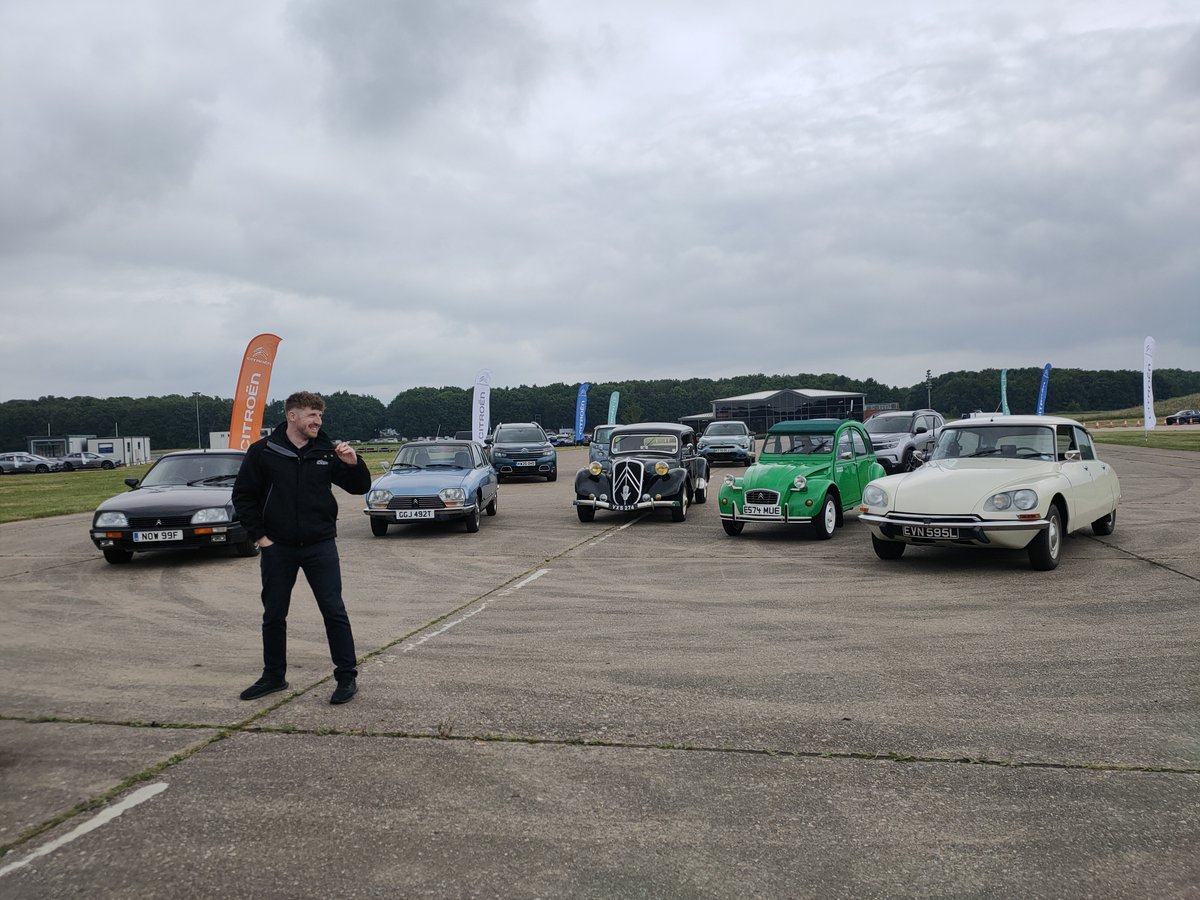 TPA_Stellantis's tweet photo. Creating the Citroen Chevrons out of cars! 

#throwback #carevents #facetofaceevents #bruntingthorpe #citroen #oldcars #classiccars #vintagecars #stellantis #training #onlocation https://t.co/DlOzBZwof6