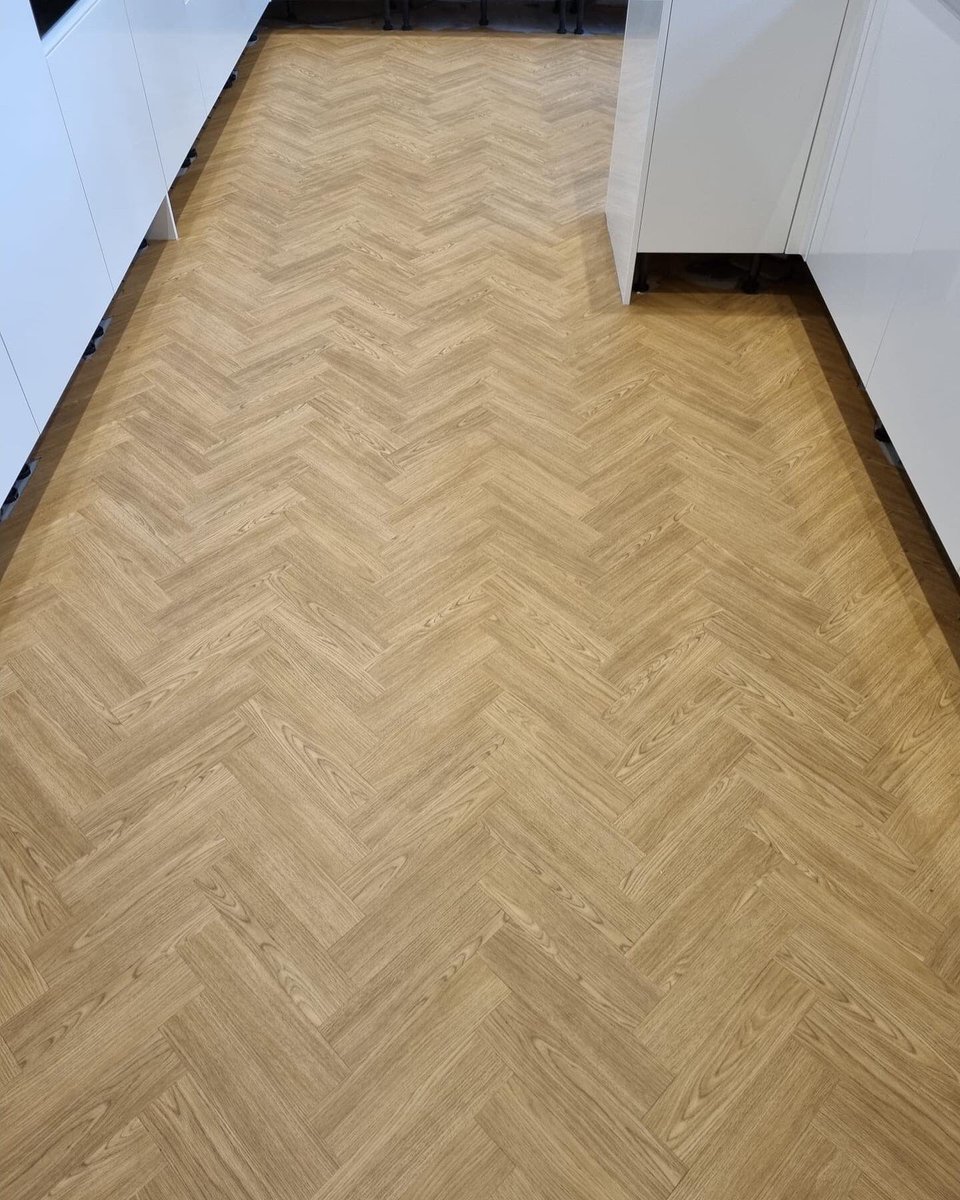 AnewLtd's tweet photo. House in Tameside - screeded with @ARDEXUKFlooring NA and in some areas @ARDEXUKFlooring HB, fitted with @luvantoflooring LVT and stuck with @ARDEXUKFlooring AF15 Pressure Sensitive Vinyl Adhesive #flooring #flooringinstallation #flooringexperts #ardex #luvanto #lvtflooring https://t.co/Q0EB9PCxc0