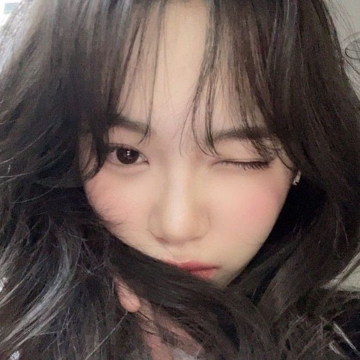 iconic
#KIMCHAEWON #김채원