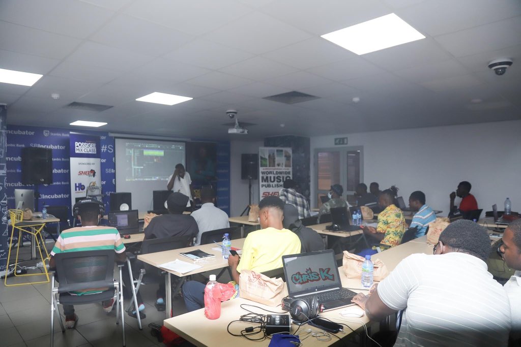 iamNanaKobby's tweet photo. New crop of sound engineers natured by @possigee !! Y’all wait for the 2nd edition of the #PossigeeMixClass2 something is coming !! THIS JUNE ☺️✌️ https://t.co/BxKjHOo4Qg
