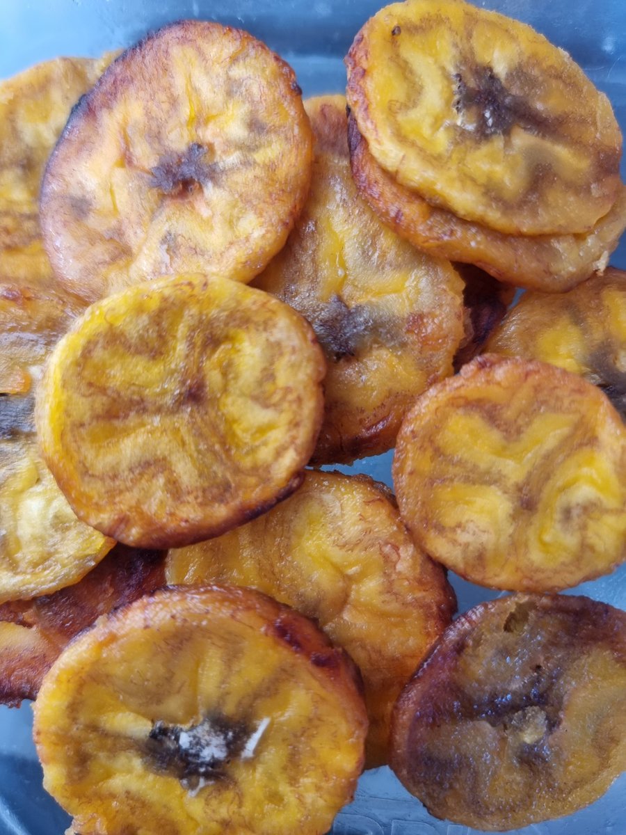 Boipelo_Travels's tweet photo. In my book: A safari back to self - Backpacking 54 countries in Africa, 
I also talk about my first encounter with plantain, I struggled to finish the boiled one I had in Dar es Salaam (Tanzania). It was the fried one I ate in Kimpese (DRC) that began my love affair with plantain https://t.co/fhlhouSK0b