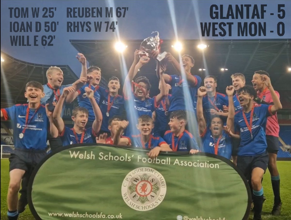 peldroedGlantaf's tweet photo. Am noson fythgofiadwy! Diolch i bawb a ddaeth neithiwr ac i'r holl deuluoedd a ffrindiau am eich cefnogaeth ar hyd y flwyddyn. 👏🏻
🔹️
What a night! Diolch to everyone that came last night and to all families and friends for your support throughout the year. 👏🏻
⚽️🏆🏴✌🏼 #Dwbl https://t.co/WUKyvy83bH