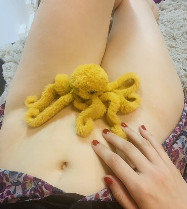 And what are your secret kinks? https://t.co/4b3HTQbdrr<a href="/tag/sockworship"class="tags"><span>#sockworship</span></a>