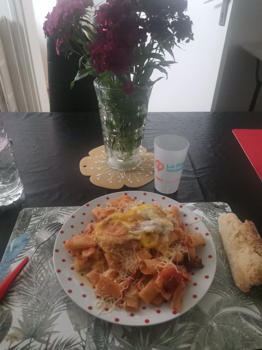 StJuste66438315's tweet photo. 😒 C est pas pour moi
C est pour #Suschi ☹️
Bon Miam Miam quand même 😟😞 https://t.co/PwTBsrD2pK