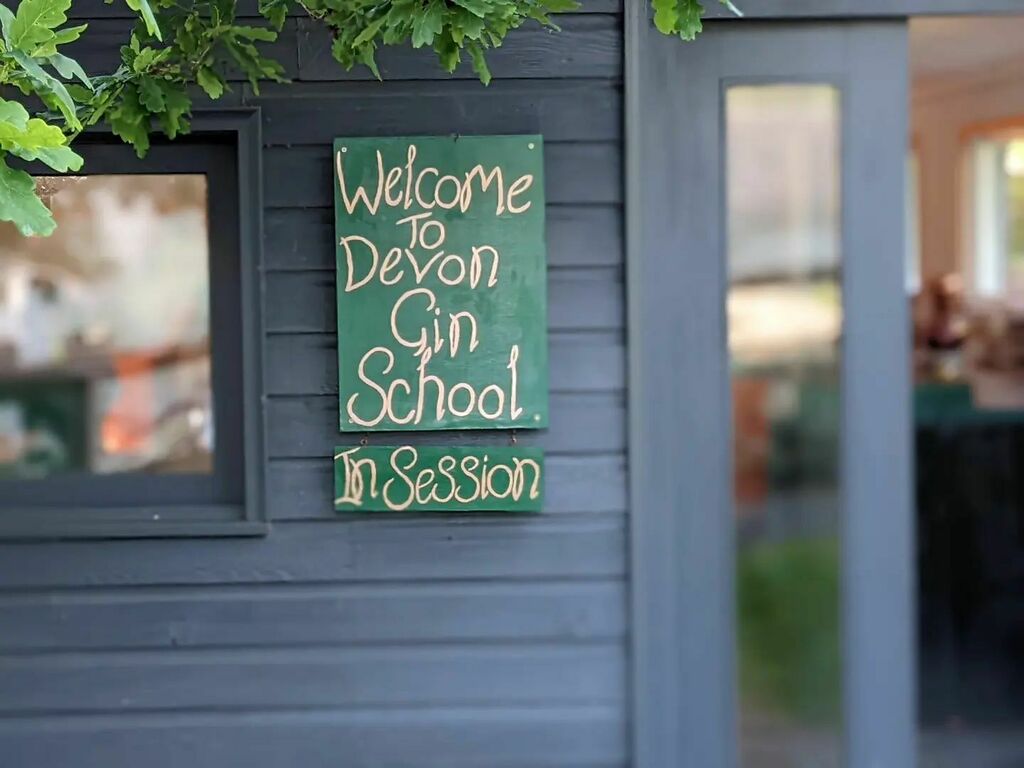 suecartwright's tweet image. A visit to Dartington Cider Press with shops, gallery, cafe and workshops; gin-making in progress at Devon Distillery, the only micro distillery creating grape-marc-spirit, Dappa. #dartington #ciderpress #ginmaking #gin #arts #crafts #devon instagr.am/p/Cd8CRQQrU27/